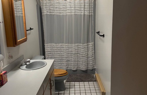 Lagoon Heights Haus | Peaceful Meadow View Retreat in Oak Bluffs