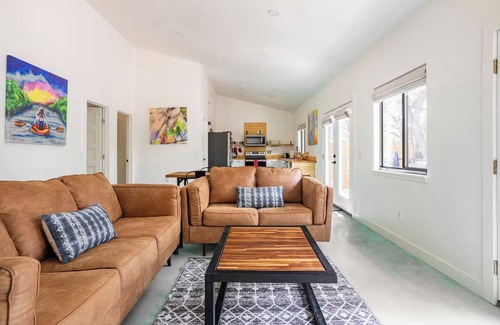 Boerne Haus | Peaceful & Private Riverfront Modern 3/3 on a 1.7 Acre Nature Peaceful & Private