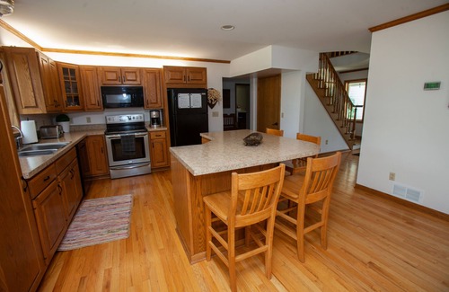 Northeast Michigan Haus | Ruhiger Rückzugsort für Familien / Paare / Gruppen auf allen Sportseen mit Kayks und SUPs