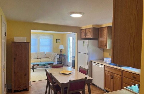 Yarmouth Haus | Peaceful retreat in central Yarmouth, walking distance to Main Street.