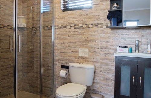 Alto Vista Haus | Peaceful Retreat Stylish Luxe BR/2BA Villa /W Pool