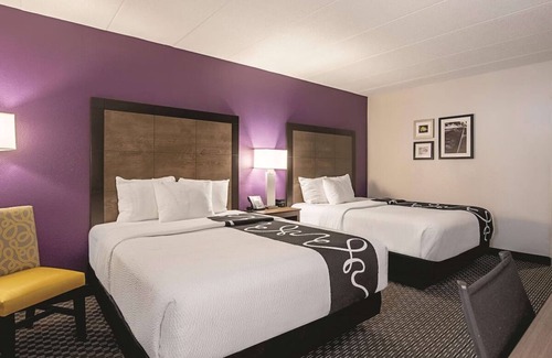 Valley Street Hotel | Peaceful Stay | Minutes from Downtown Excitement | Free Parking