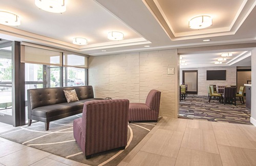 Valley Street Hotel | Peaceful Stay | Minutes from Downtown Excitement | Free Parking