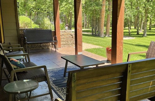 Spearfish Haus | Peaceful Timbered Secluded 2 bedroom1 bath 2mi to downtown Spearfish