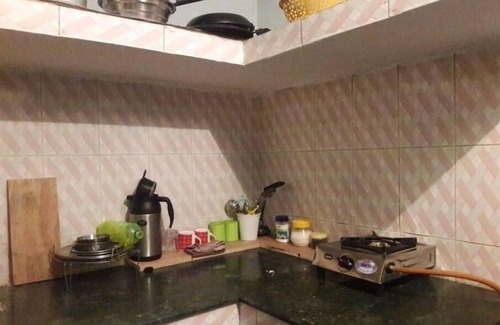 New Manali Wohnung | Peaceful & Tiny Studio Apartment @Manali w/ Wi-Fi + Kitchen, Centrally Located.