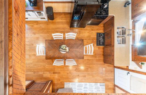 Sugarcreek Haus | Peaceful Valley Retreat