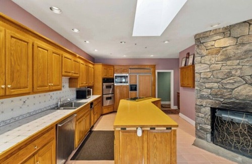 Redding Ridge Haus | Peaceful Vintage Home with Private Lake in Redding, CT.