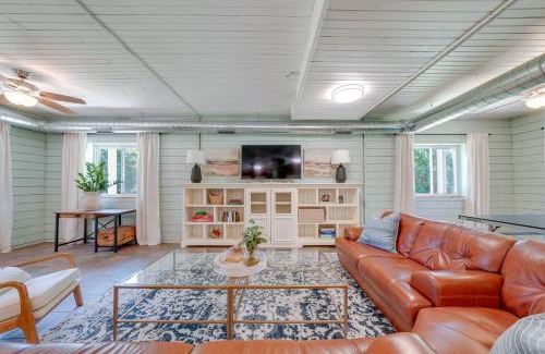 Warrenville Haus | Peaceful Warrenville Home 1 Mi to Herrick Lake!