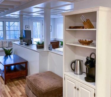 Freeport Wohnung | Peaceful Waterfront Apt with Deck, 22 Mi to Portland
