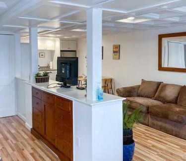 Freeport Wohnung | Peaceful Waterfront Apt with Deck, 22 Mi to Portland