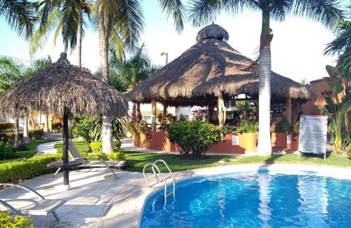 Valle Dorado Haus | lovely vacation retreat with pool, nearby beaches within secure gated Street