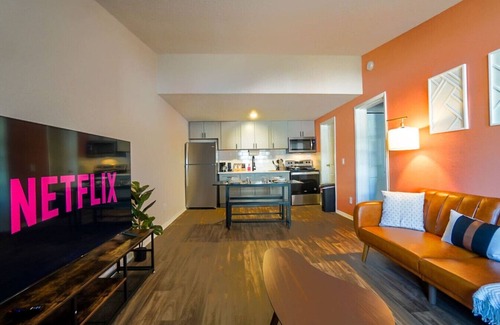 Columbus Wohnung | Peach Suite - 10 min to Ft Moore