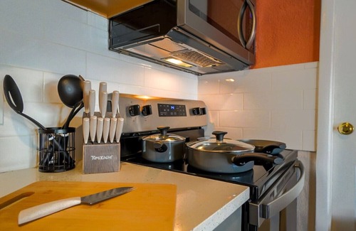 Columbus Wohnung | Peach Suite - 10 min to Ft Moore