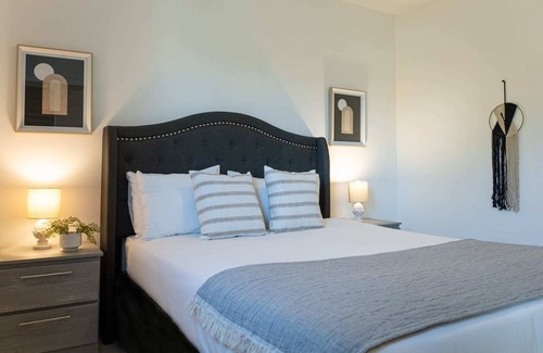 West Park Haus | Peacock Place - Grill, Yard and Prime Location