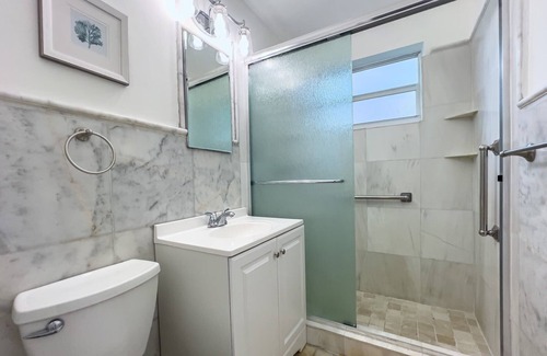 West Park Haus | Peacock Place - Grill, Yard and Prime Location