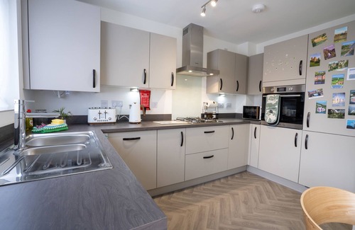 Chesterfield Haus | PEAK AVENUE RETREAT, pet friendly, with a garden in Chesterfield