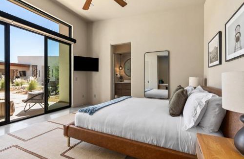 Panorama Heights Resort | Peak by Fieldtrip 8 BR Modern Oasis 2 Pools