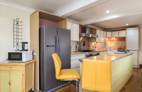 Newark Haus | PEAK HOUSE, family friendly, with open fire in Newark-On-Trent