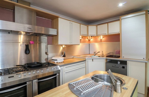 Newark Haus | PEAK HOUSE, family friendly, with open fire in Newark-On-Trent