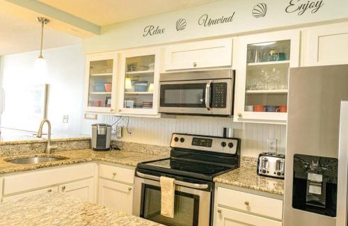Windy Hill Haus | Peak Paradise 3 BR Oceanfront Summit Condo w Pool