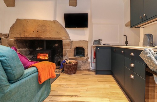 Barnoldswick Hütte | PEAR TREE COTTAGE AT HEY FARM, pet friendly in Barnoldswick