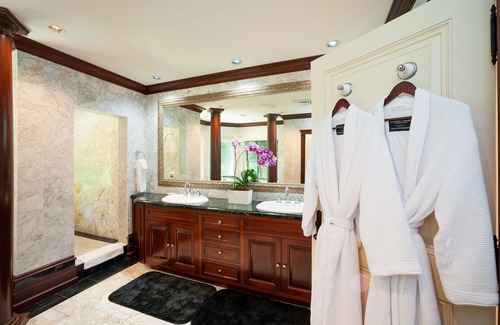 Bodden Town Villa | Pease Bay House: Beachfront Villa w/Private Tennis Court, Infinity Pool + Backyard Snorkeling