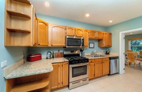 Bodden Town Haus | Pease Bay Manor is a secluded villa on a private beach - call Cayman Villas