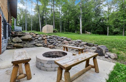 Logan Haus | Peek A Boo Cabins: Cozy Cabin