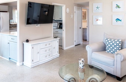 Painters Walk Haus | Pelican's Coastal Retreat: Steps to the Beach and Private Pool!