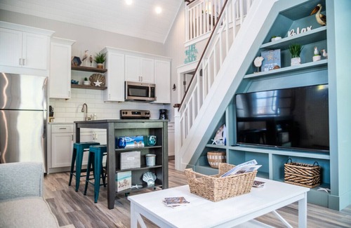 Celina Kabine | Pelican's Perch - 1 Bed/2 Loft Lakeside Cottage!