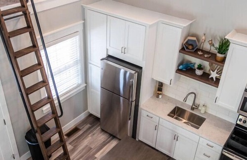 Celina Kabine | Pelican's Perch - 1 Bed/2 Loft Lakeside Cottage!