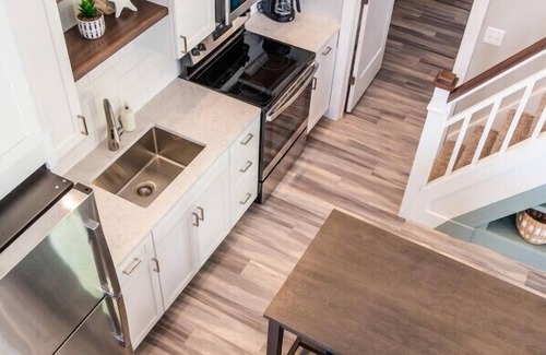 Celina Kabine | Pelican's Perch - 1 Bed/2 Loft Lakeside Cottage!