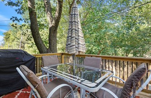 Merriam Haus | ☼Peloton Bike+Tread☼Fenced Outdoor Space☼Deck+Grill☼Luxury Beds☼