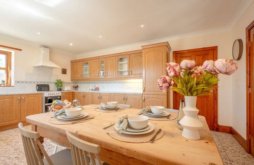 Fence Haus | Pendle View Gatehouse – Lakeside Stay in the Ribble Valley