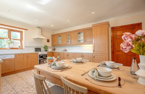 Fence Haus | Pendle View Gatehouse – Lakeside Stay in the Ribble Valley