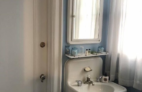 Pendleton Bed & Breakfast | Pendleton House Historic Inn and B&B