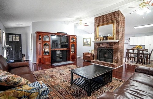 Pendleton Haus | Pendleton, KY Farm in Oldham Co
