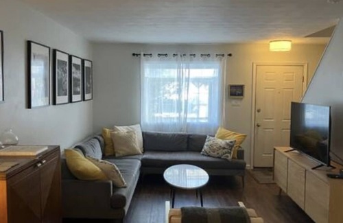 State College Haus | Penn State Home away from home. 3-bedroom townhome