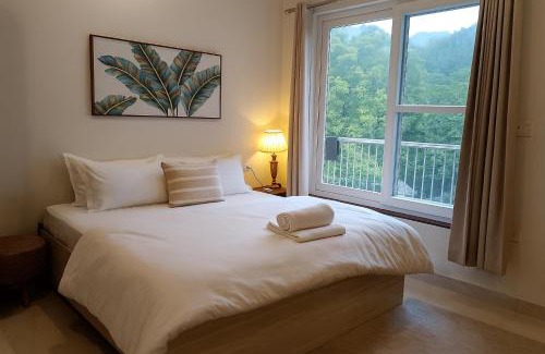 Tapovan Wohnung | Pennylane Hotel - Aesthetic Mountain View Rooms With Tropical Garden, Netflix, Pottery Studio, Free Airport Pickup for 7 or more nights stay, 2 minute walk to ganga river in tapovan