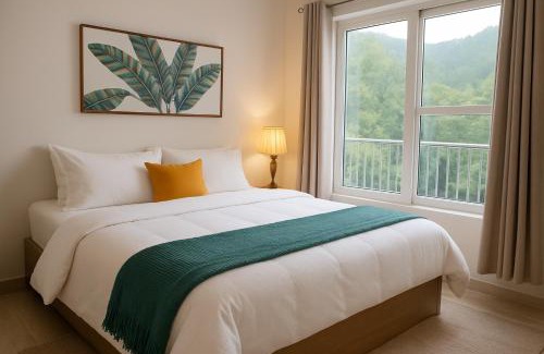 Tapovan Wohnung | Pennylane Hotel - Aesthetic Mountain View Rooms With Tropical Garden, Netflix, Pottery Studio, Free Airport Pickup for 7 or more nights stay, 2 minute walk to ganga river in tapovan