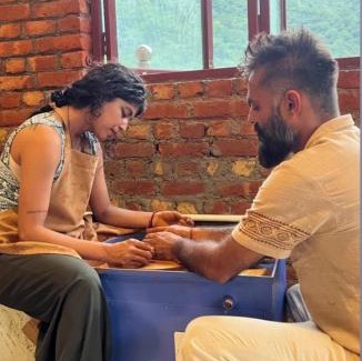 Tapovan Wohnung | Pennylane Hotel - Aesthetic Mountain View Rooms With Tropical Garden, Netflix, Pottery Studio, Free Airport Pickup for 7 or more nights stay, 2 minute walk to ganga river in tapovan