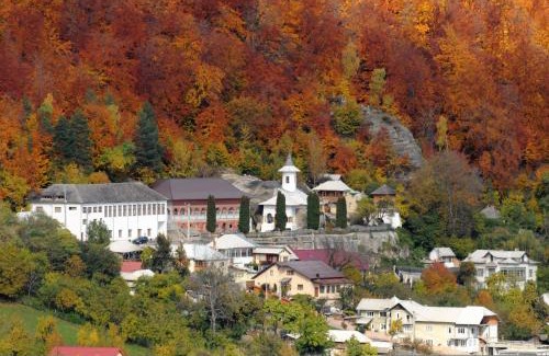 Godeni Haus | Pensiunea Agroturistică Piscul Soarelui