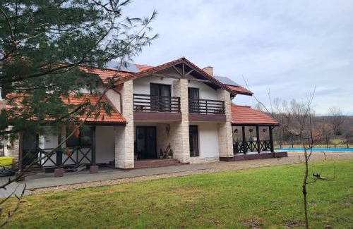 Paulis Haus | Pensiunea Crenguța Fermecată