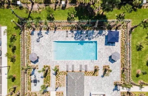 Greenacres Wohnung | 'penta' at Aviara Green - Modern Apartment & Pool