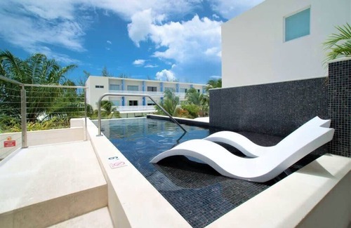 Seven Mile Beach Wohnung | Penthouse 2BR/2BTH Apt /w Rooftop Pool Near Beach