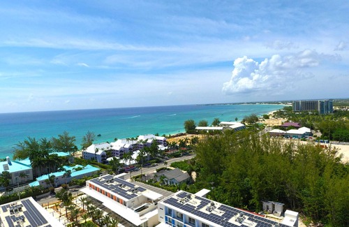 Seven Mile Beach Wohnung | Penthouse 2BR/2BTH Apt /w Rooftop Pool Near Beach