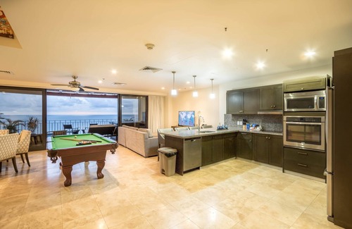 Barrio Los Faroles Wohnung | Penthouse in the Sky at Croc's Casino Resort!