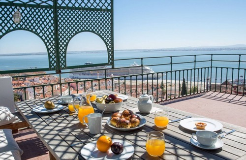 Santa Maria Maior Wohnung | Penthouse Terrace 360º Lisbon View by LovelyStay