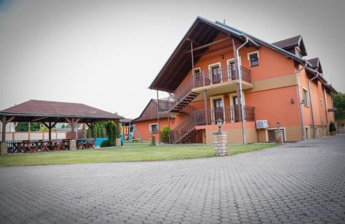 Velky Meder Bed & Breakfast | Penzion SUNGARDEN-Veľký Meder