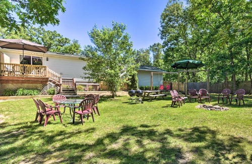 Lyndon Station Haus | People and Paws Home with Fenced Yard by the Dells!